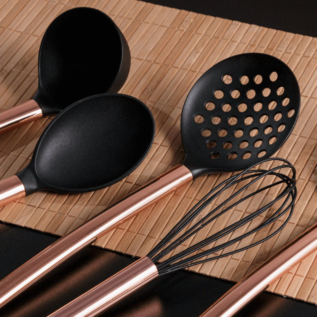Batedor de Ovos Nylon Preto com Cabo de Aço Inox Rose Gold - 26,5cm - Image 2