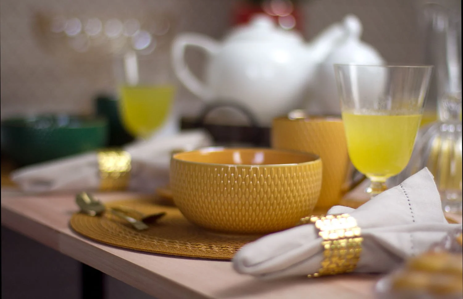 Bowl Porcelana Drops Amarelo com Detalhe Metalizado - 700ml - Image 2