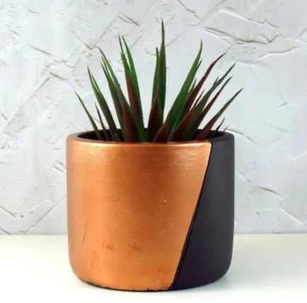 Cachepot Preto e Rose Gold Em Cimento 12,5 x 14 cm Faixa Diagonal - Image 2