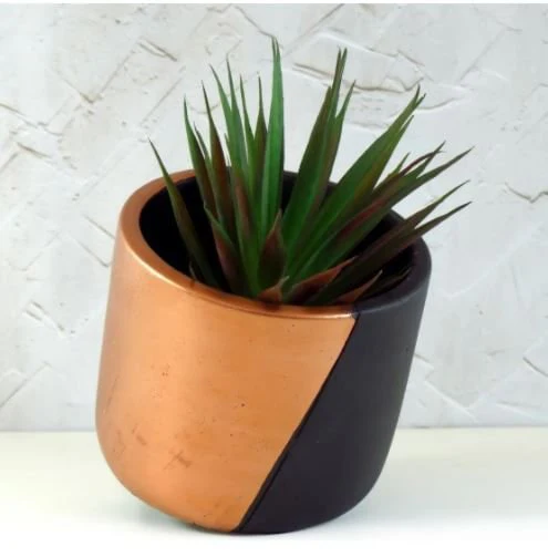 Cachepot Preto e Rose Gold Em Cimento 12,5 x 14 cm Faixa Diagonal - Image 3