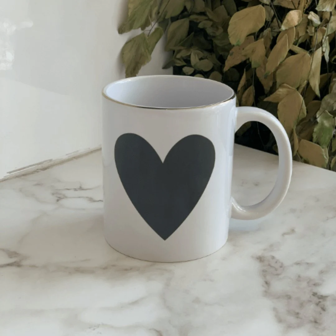 Caneca de Porcelana Branca Fio de Ouro Big Heart Coração - 350 ml - Image 2