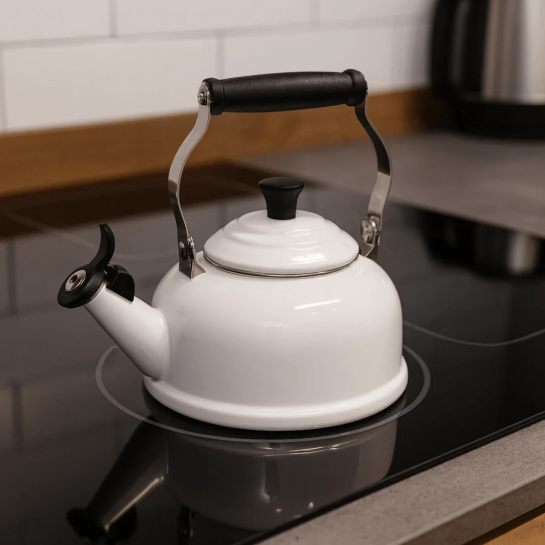 Chaleira Classica com Apito Branca 1,6 Litros Le Creuset - Image 2