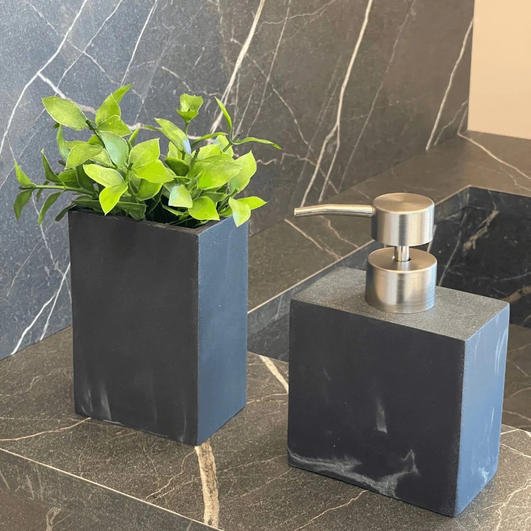 Dispenser Porta Sabonete Liquido em Poliresina Preto Marmorizado 15cm - Image 3