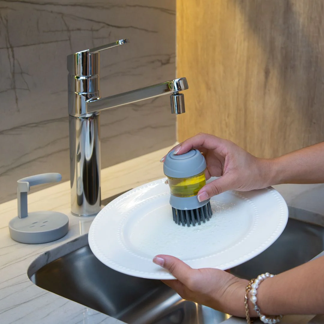Escova para Limpeza de Plástico com Dispenser e Suporte Cinza 12,5cm - Image 5