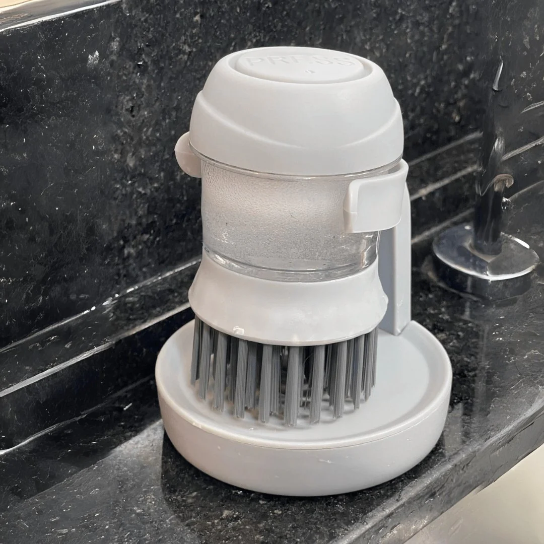 Escova para Limpeza de Plástico com Dispenser e Suporte Cinza 12,5cm - Image 8