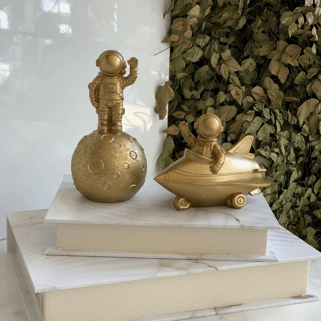 Escultura Astronauta Foguete Decorativo Dourado 14,5cm - Image 2