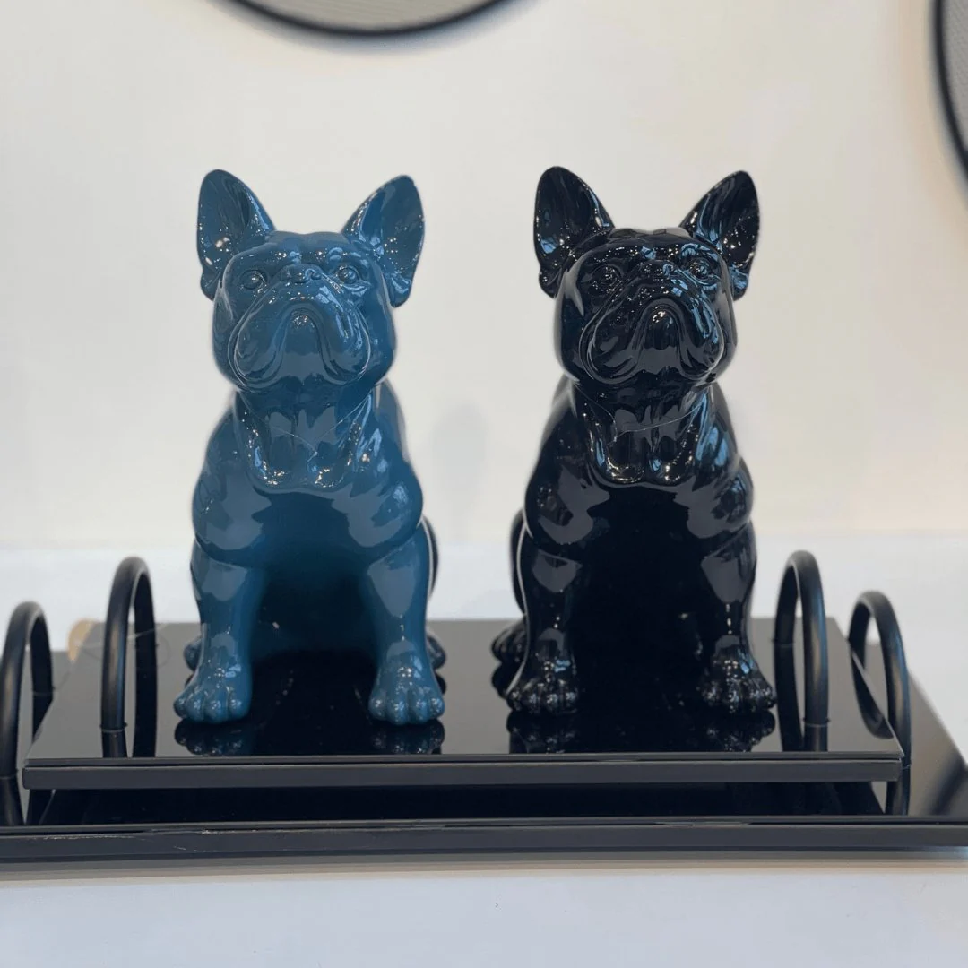 Escultura Cachorro Bulldog em Poliresina Azul 24cm - Image 2