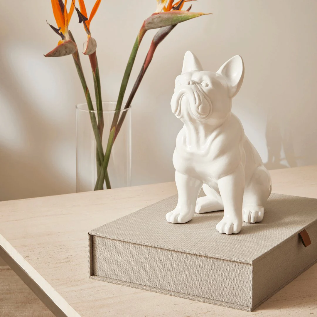 Escultura Cachorro Bulldog em Poliresina Branco 24cm - Image 3