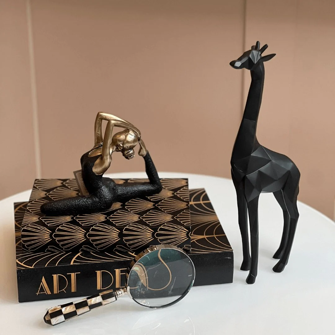 Escultura Girafa em Poliresina Preto 30cm - Image 3