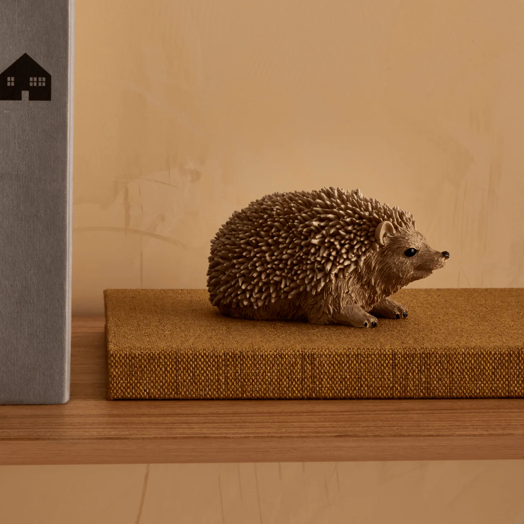 Escultura Ouriço em Poliresina Bege 6cm x 6cm