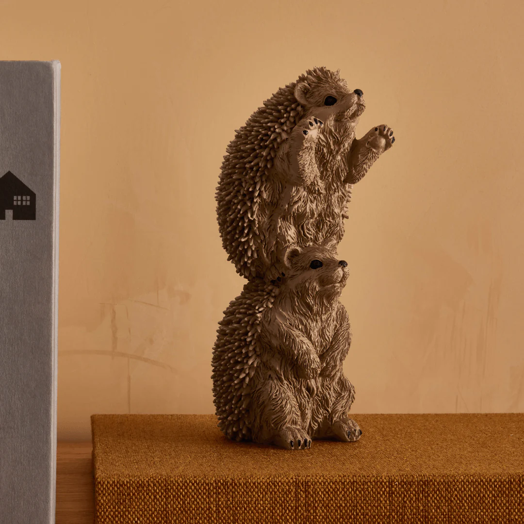 Escultura Ouriços em Poliresina Bege 17cm x 8cm