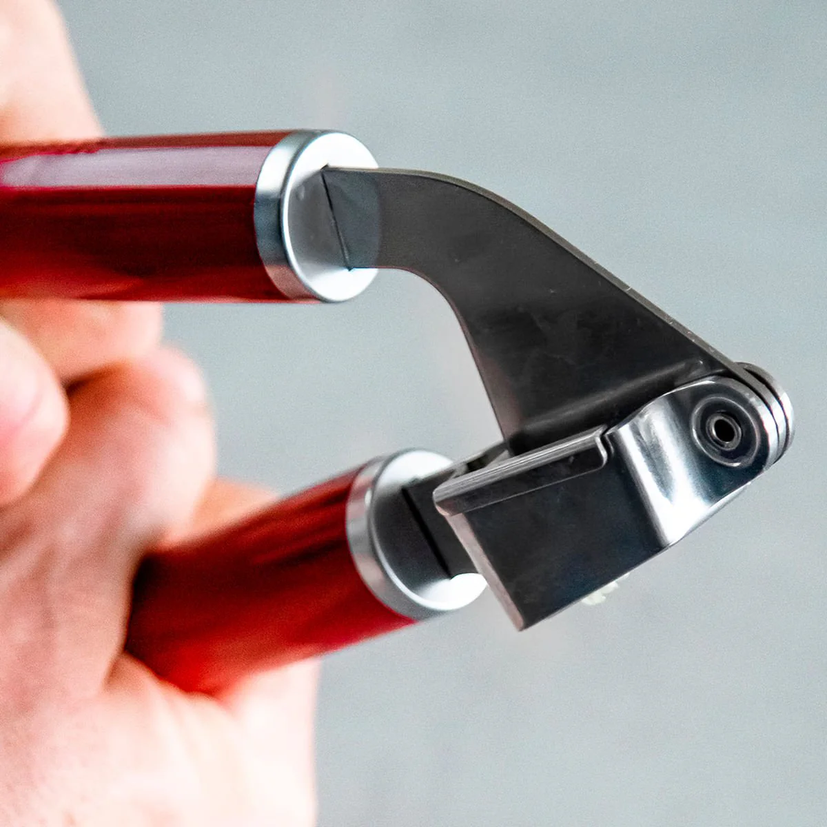 Espremedor de Alho Inox Vermelho KitchenAid - Image 2