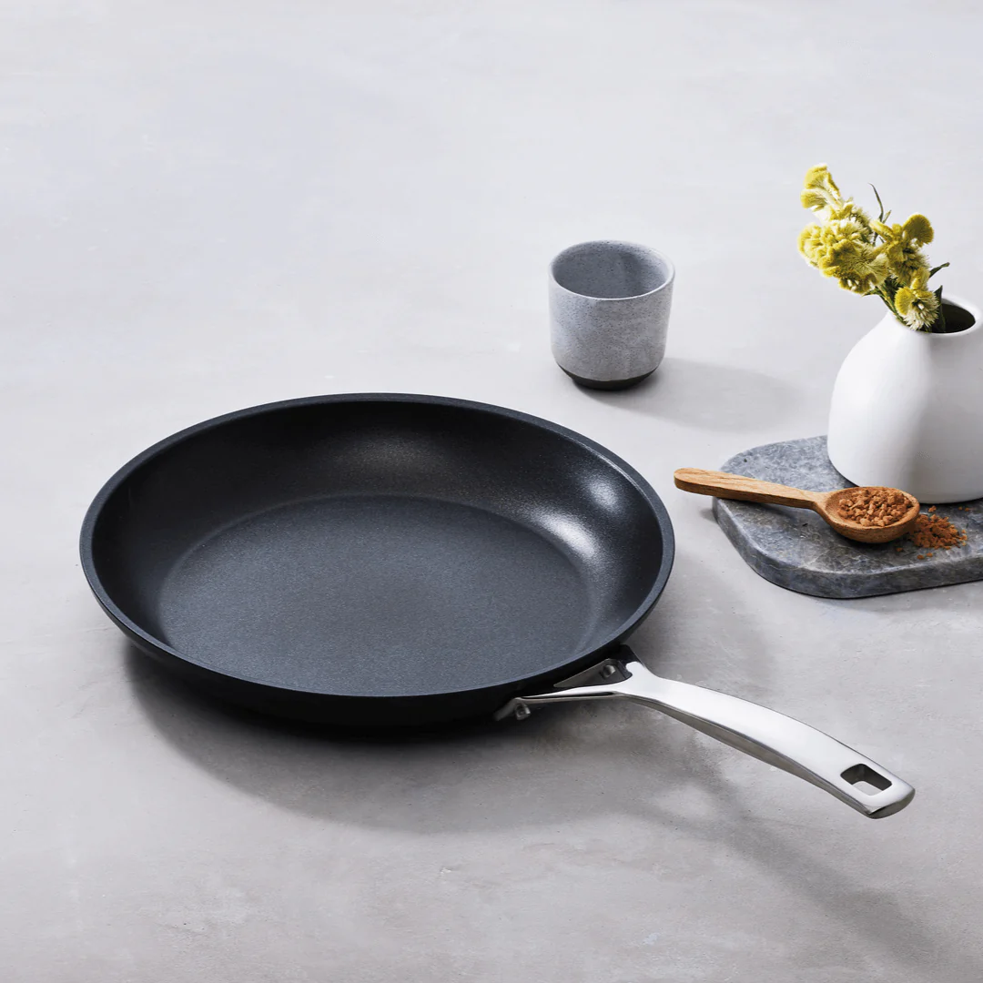 Frigideira Rasa Antiaderente TNS Le Creuset - Image 3