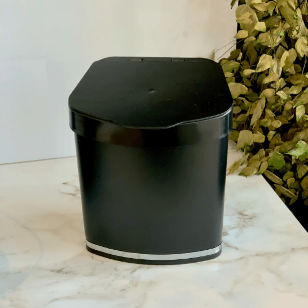 Lixeira 2,5 Litros Preta Com Faixa Cromada