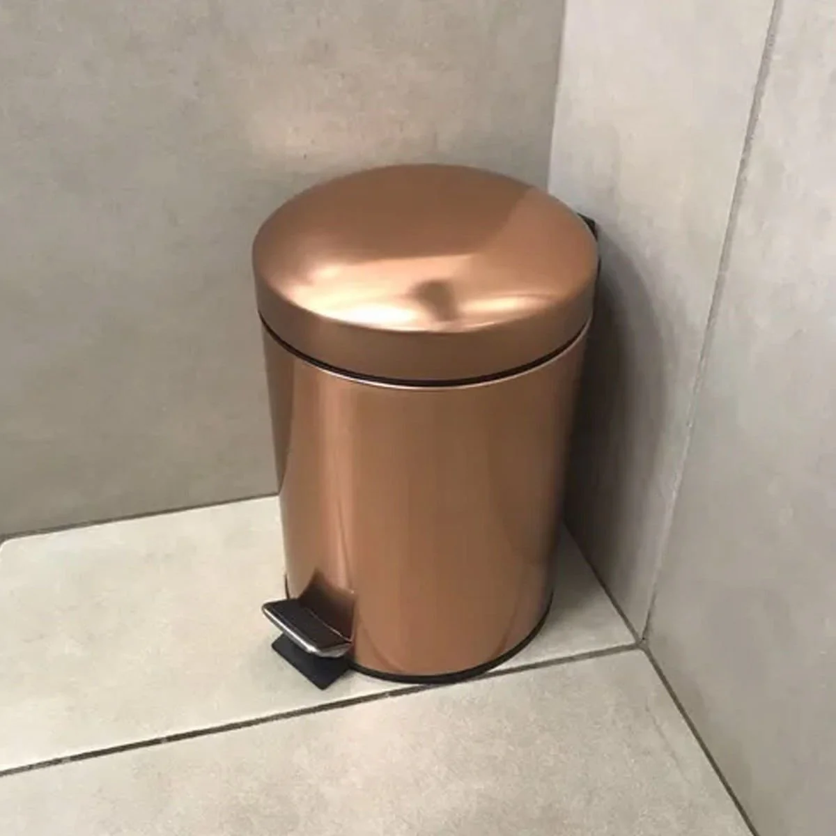 Lixeira com Pedal em Aço Inox Cobre Rose Gold e Balde Removível 5 Litros - Image 4