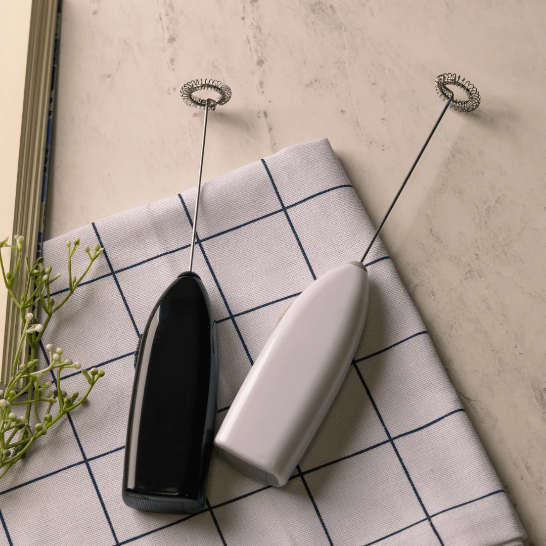 Mini Mixer Elétrico para Bebidas em Aço Inox e Plástico Preto - Image 4