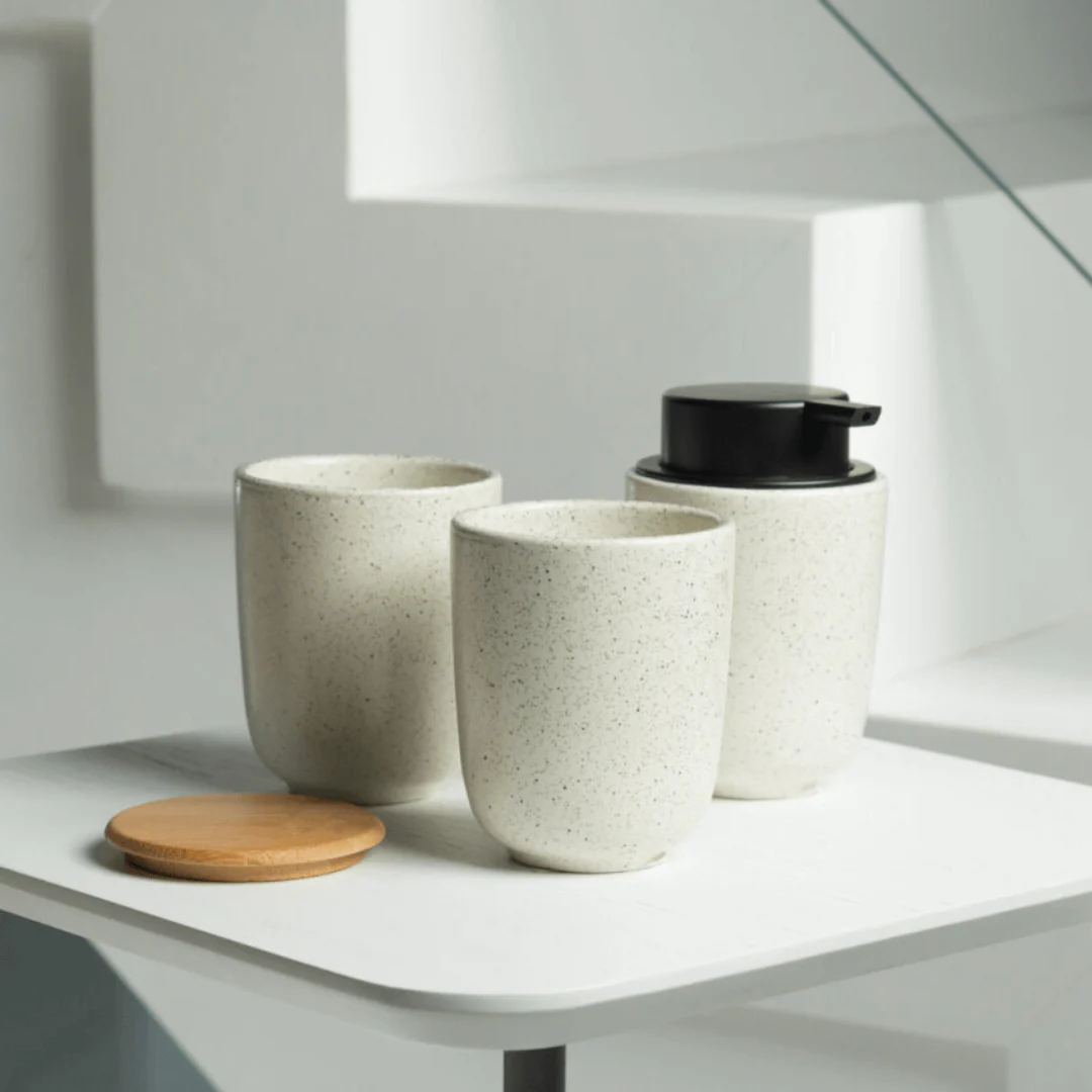 Porta Algodão em Cerâmica Branco Reativo com Tampa de Bambu Osaka - Image 4