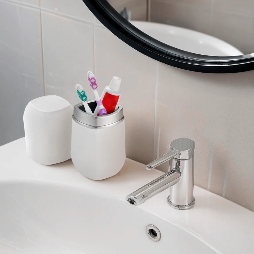 Porta Escova e Creme Dental Branco com Cromado Linha Conceito