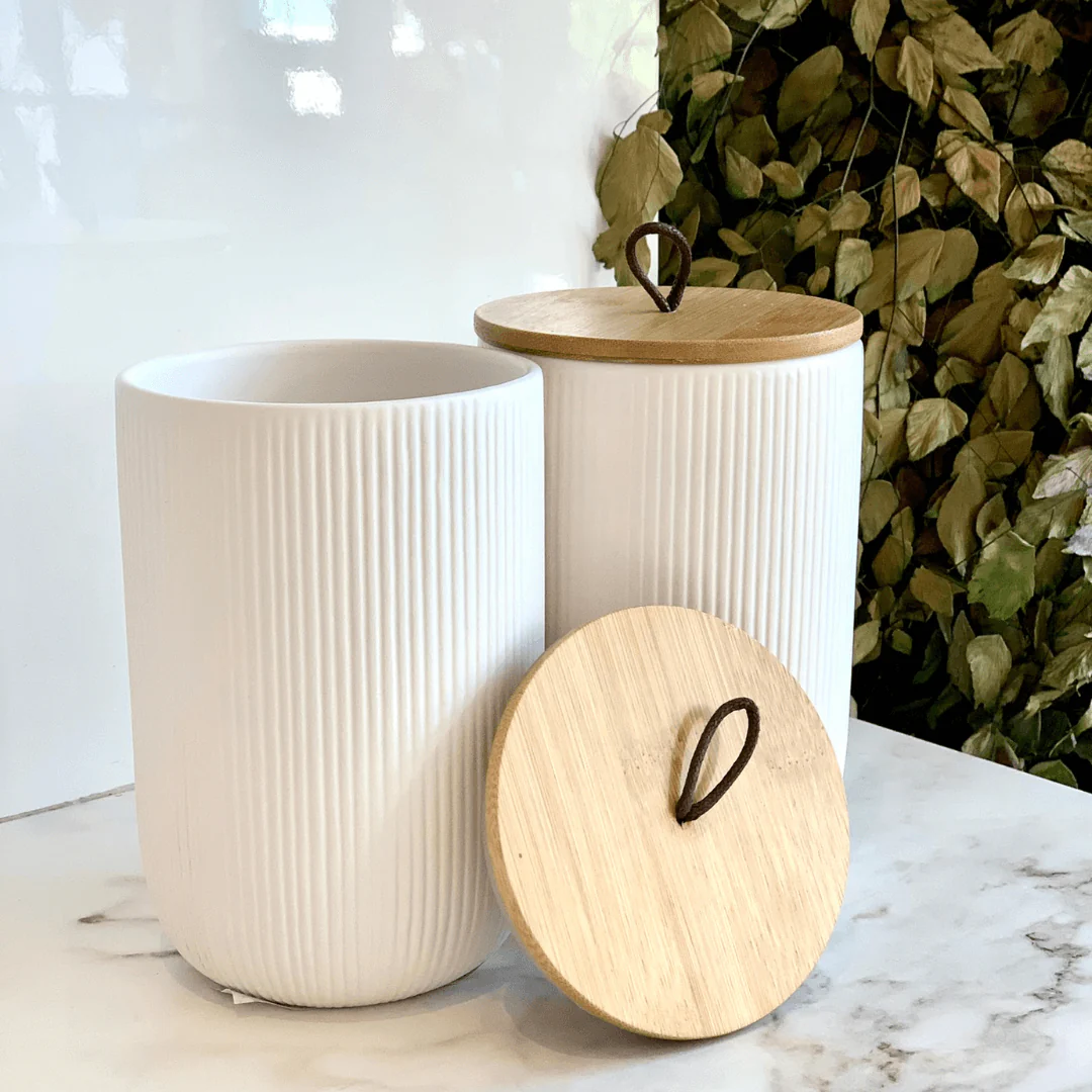 Pote Decorativo de Cerâmica com Tampa De Bambu Com Pegador De Corda Lines Branco 15cm - Image 2