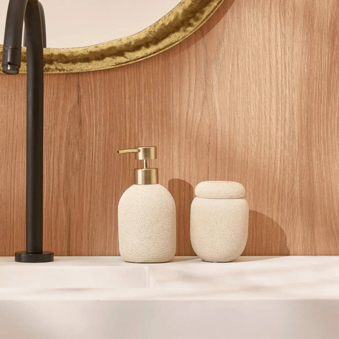 Porta Sabonete Liquido em Cimento Areia e Dourado - Image 2