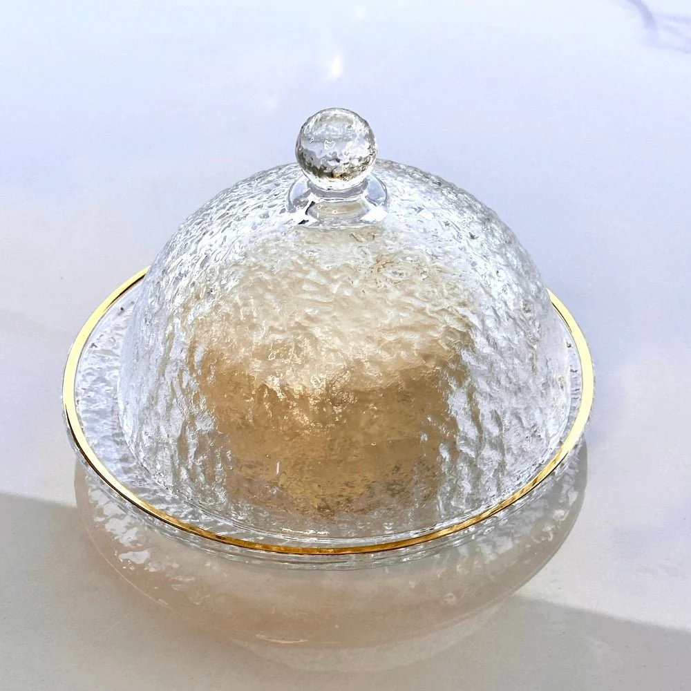 Queijeira Cristal de Chumbo Martelado Petra com Tampa e Borda Dourada 19,5cm - Image 2