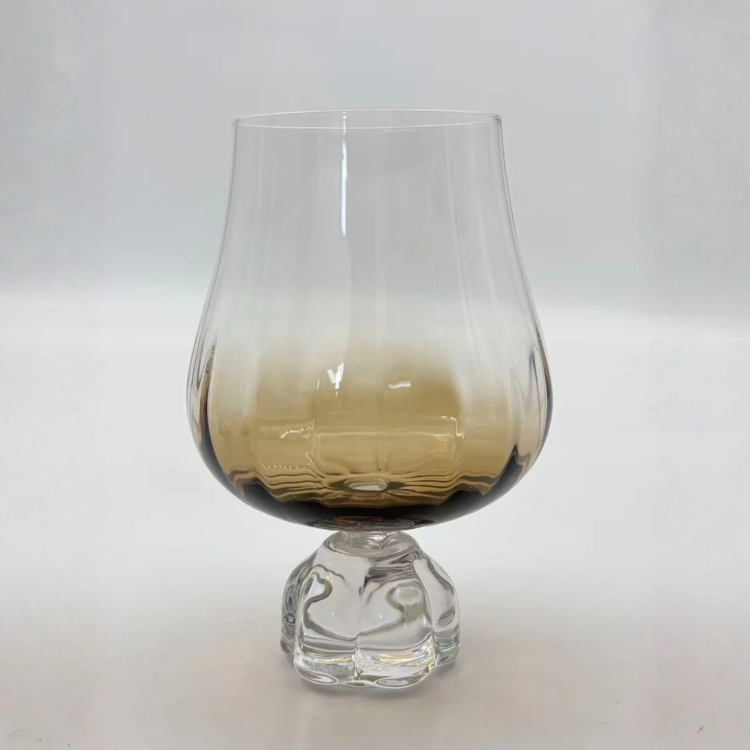 Copo Taça para Vinho Vidro com Base Diamante Branco 600ml - Image 4