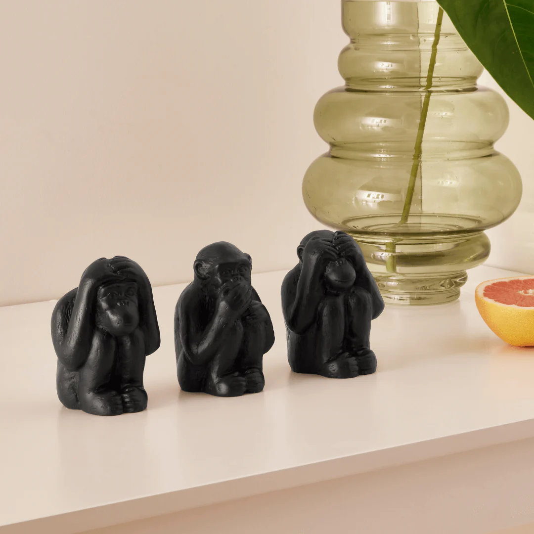 Trio da Sabedoria Macacos em Cimento Preto 3 Peças - Image 2