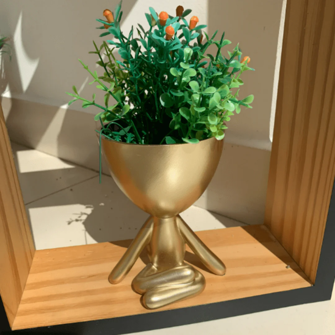 Vaso Cachepot Bob Sentado de Lado em Poliresina Dourado - Image 2