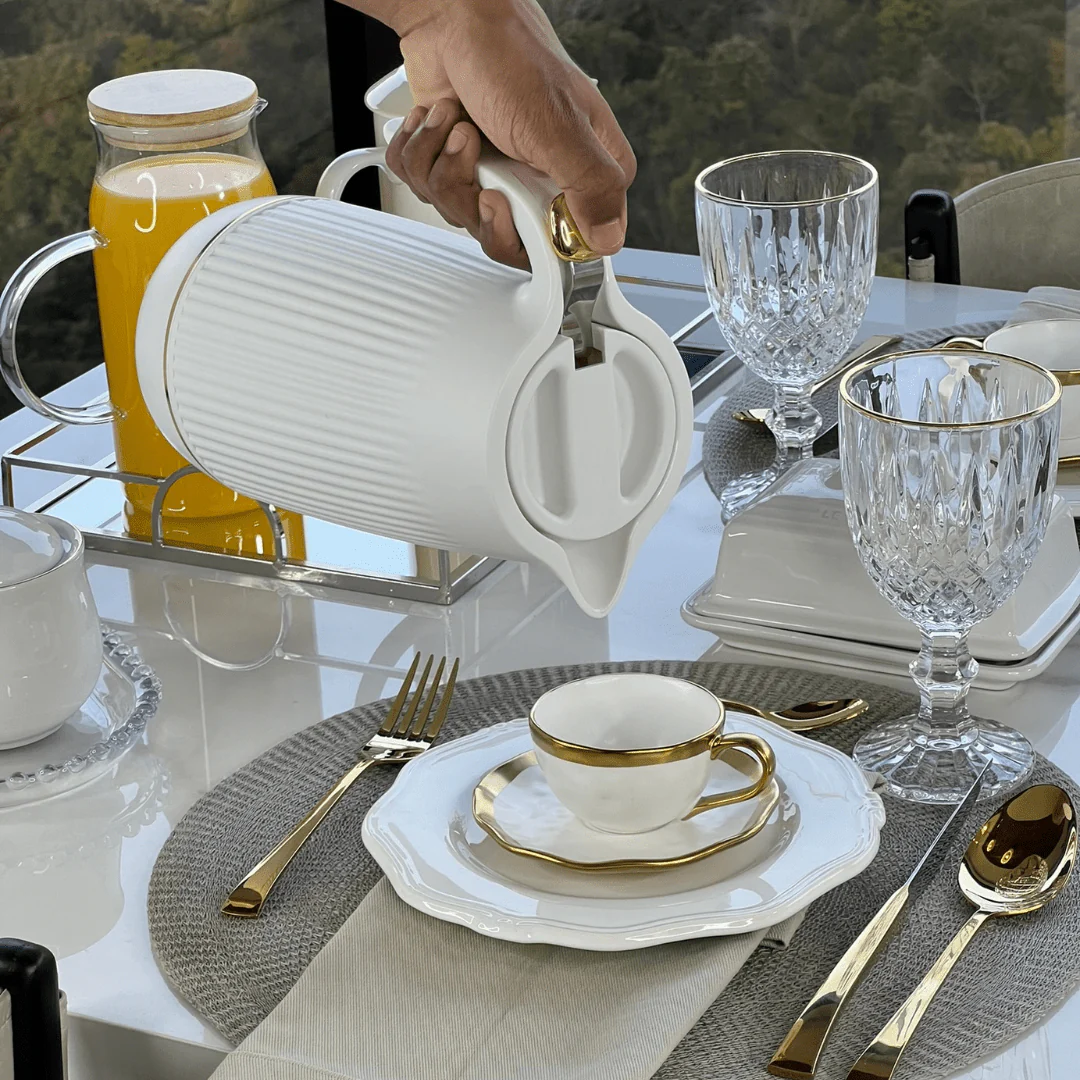 Xícara de Café com Pires em Porcelana Dubai Branco e Dourado 90ml - Image 7