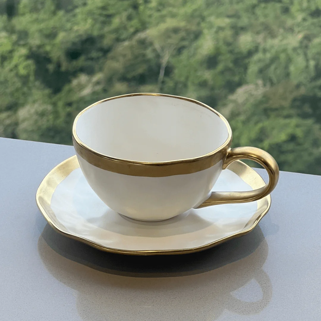 Xícara de Chá com Pires em Porcelana Dubai Branco e Dourado 200ml - Image 2